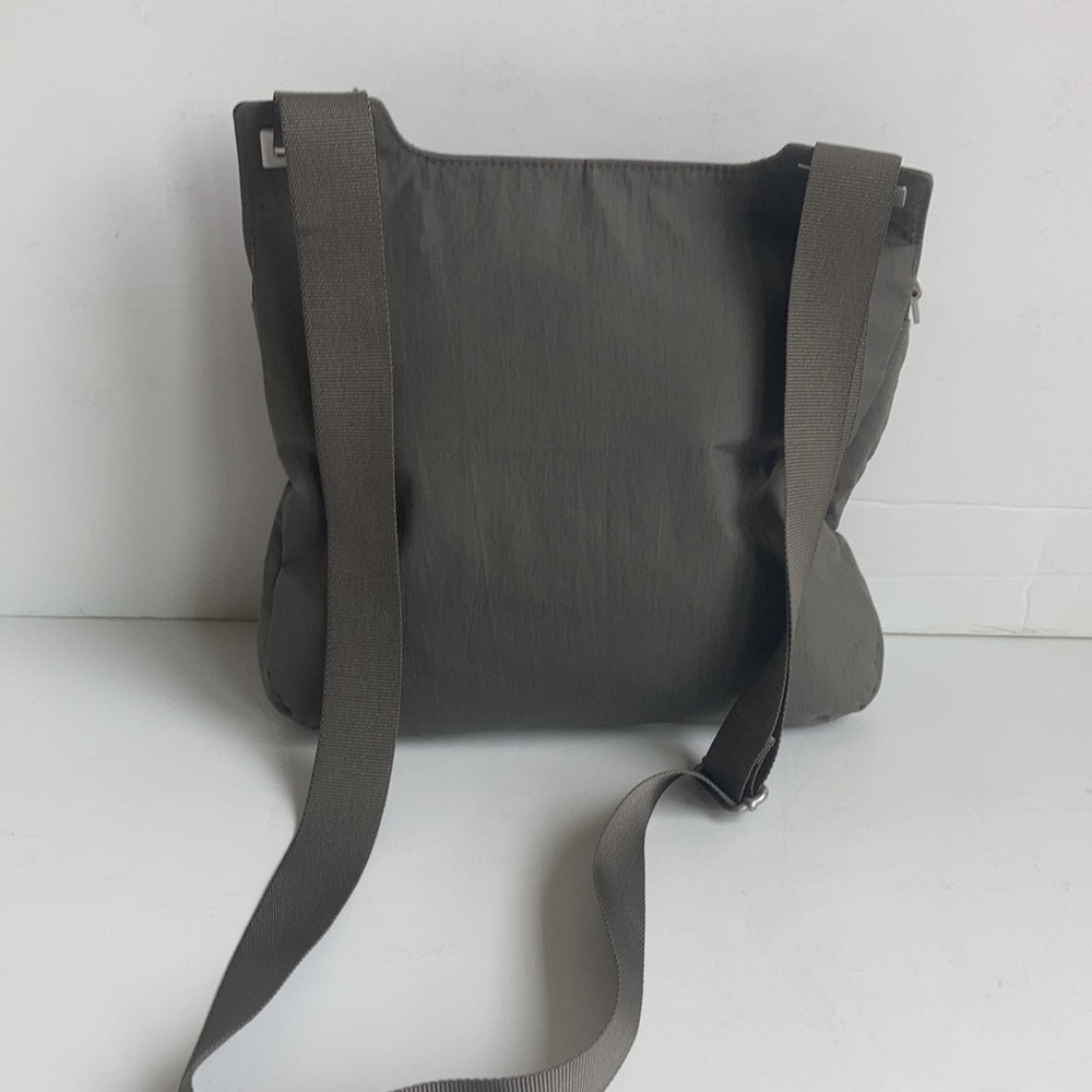 Baggallini Hailey gray (taupey) crossbody adjustable strap bag - Picture 8 of 16